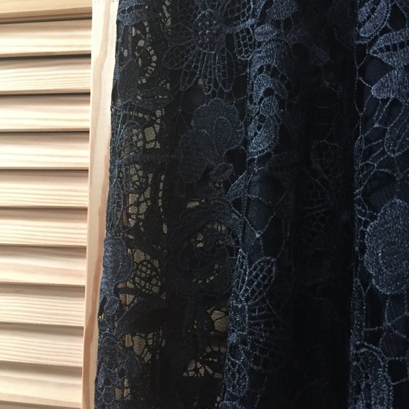 NICOLE MILLER LACE SHEER HEM GOWN Size 2 - Picture 13 of 16